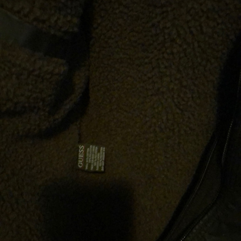 Guess - Picture 4 of 4